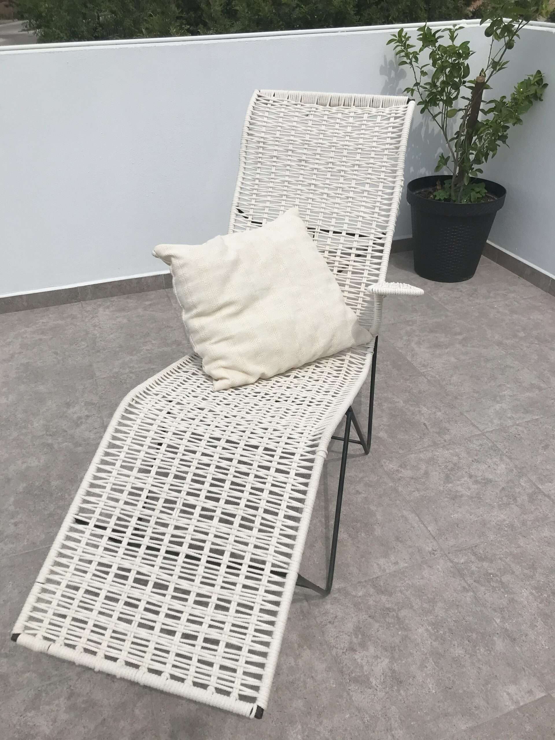 Camastro tejido a mano